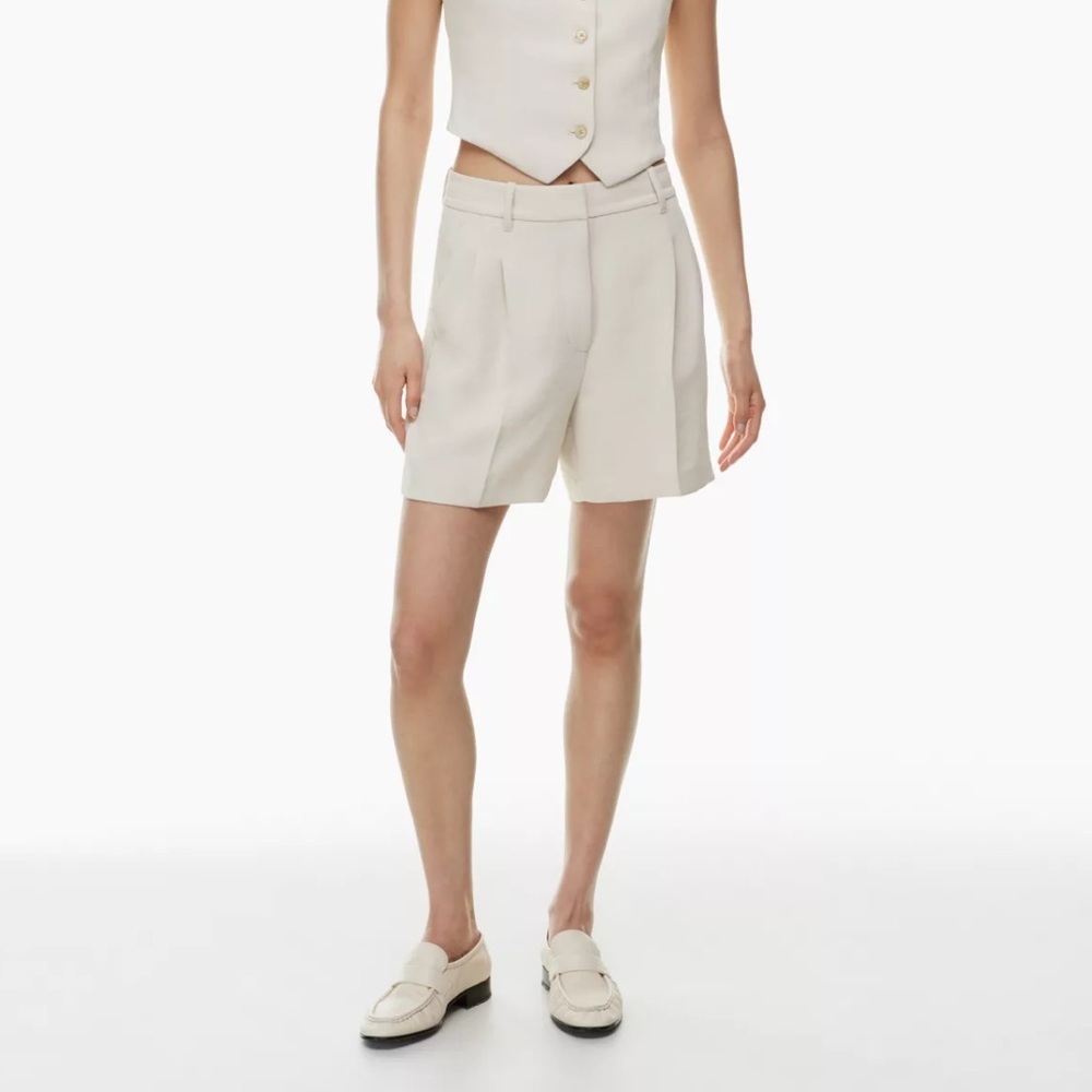 Aritzia effortless shorts 5”